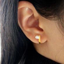 HSU square curve sterling silver single pearl gold earring  (UL19)