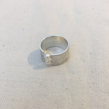 Drawing A Circle sterling silver double pearls wide ring (DCG)(W)