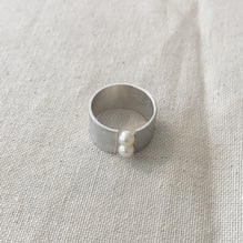 Drawing A Circle sterling silver double pearls wide ring (DCG)(W)