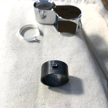 Drawing a circle clear Sapphire sterling silver oxide ring (DC)(W)